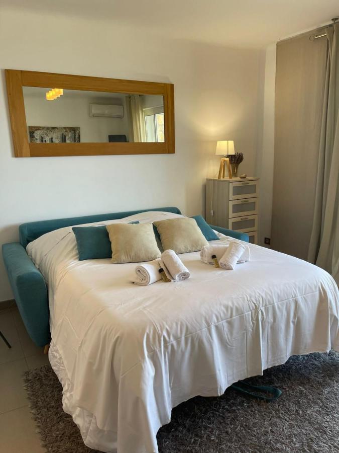 Fully Equipped Beachfront Studio In The Heart Of The City Center Bd Leclerc Antibes Kültér fotó