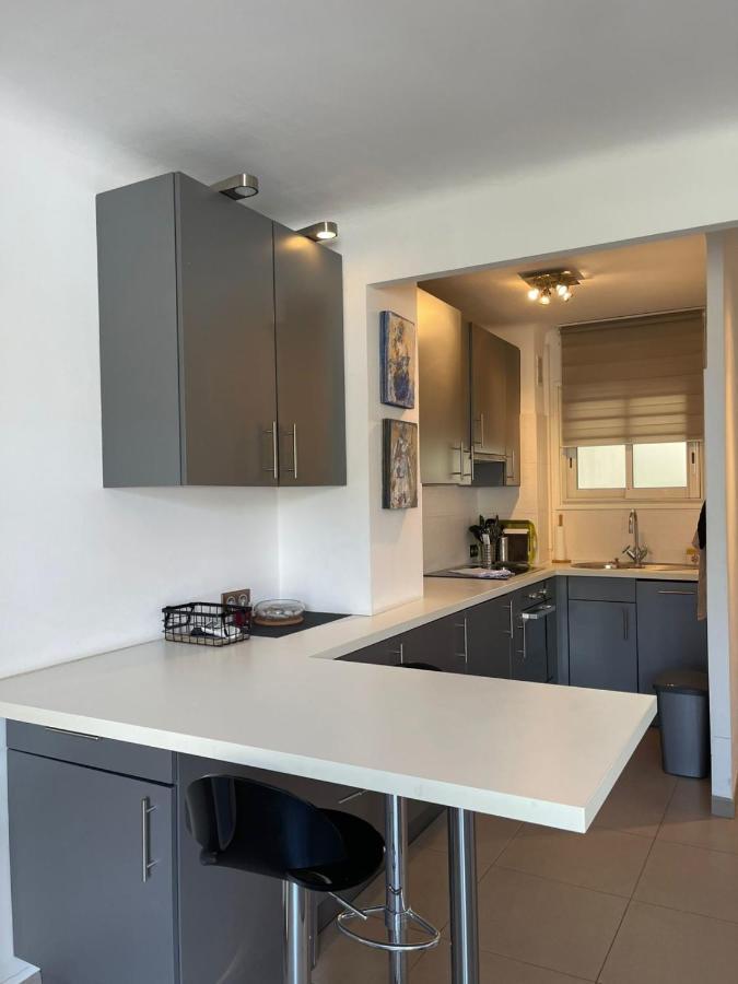 Fully Equipped Beachfront Studio In The Heart Of The City Center Bd Leclerc Antibes Kültér fotó