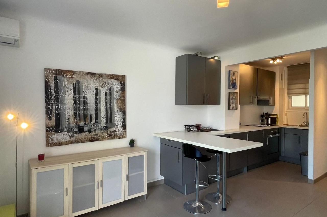 Fully Equipped Beachfront Studio In The Heart Of The City Center Bd Leclerc Antibes Kültér fotó